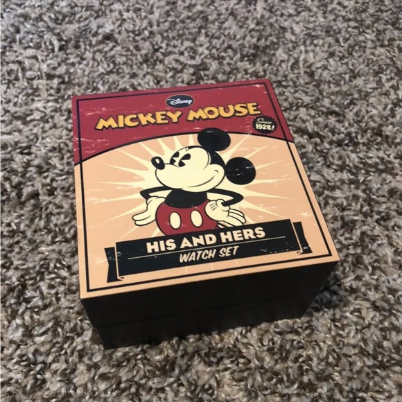 Disney Mickey/Minnie Mouse Since 1928 His And Hers Watch Set Silicone vintage - Picture 2 of 2